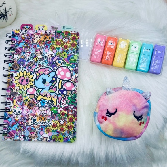 Unicorn Bundle Notebook & Mini Bear Highlighters w/ Mini Pouch - Picture 12 of 12
